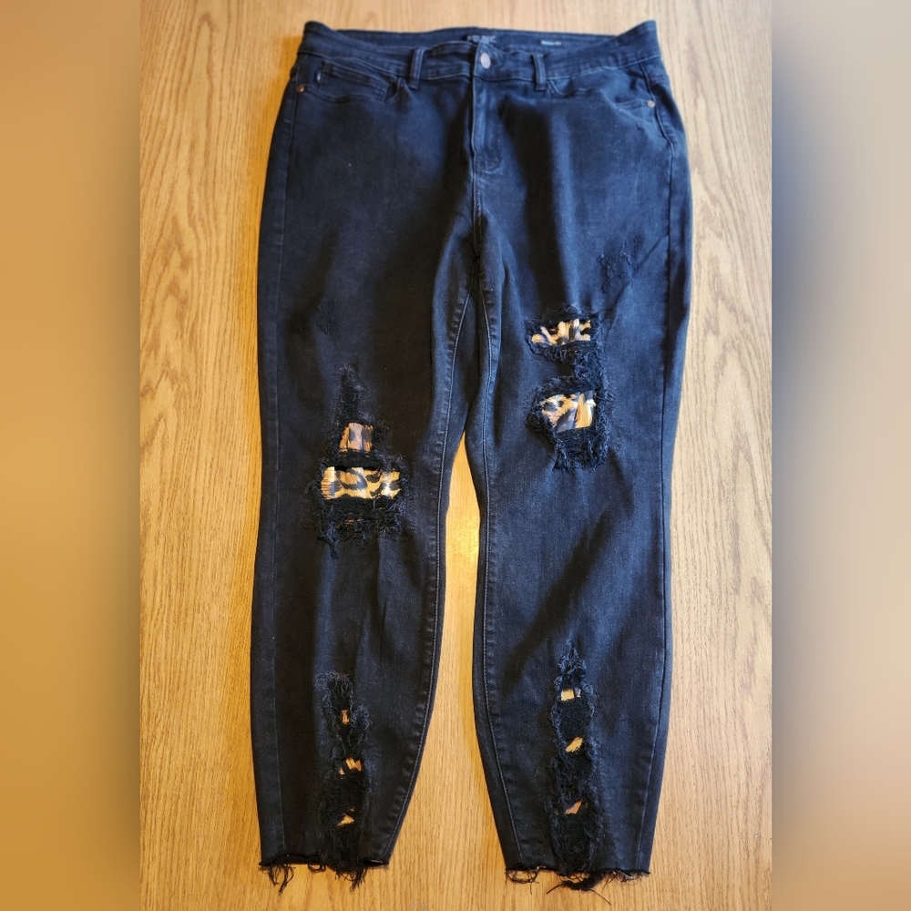 Judy Blue 20W Black Jeans w/Leopard Patches